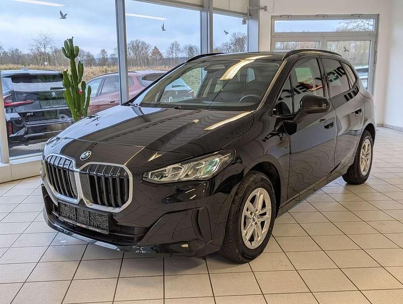 Gebraucht BMW 218 150 PS (110 kW) 2025 Black sapphire metallic Van / Kleinbus