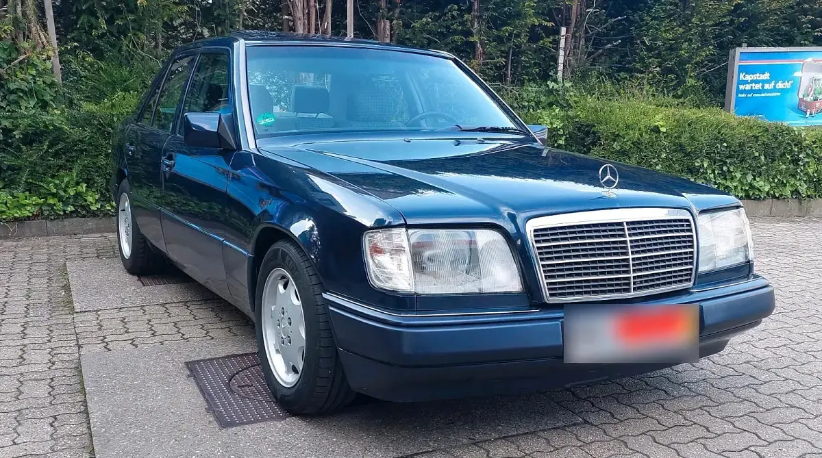 Gebraucht Mercedes E220 150 PS (110 kW) 1994 Blau Limousine
