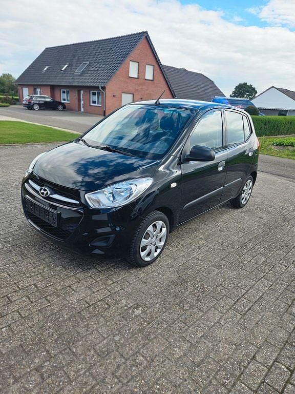 Schwarz Gebraucht 2013 Hyundai i10 Edition Kleinwagen | 3.400 € (Fairer Preis) - Bild 1/4