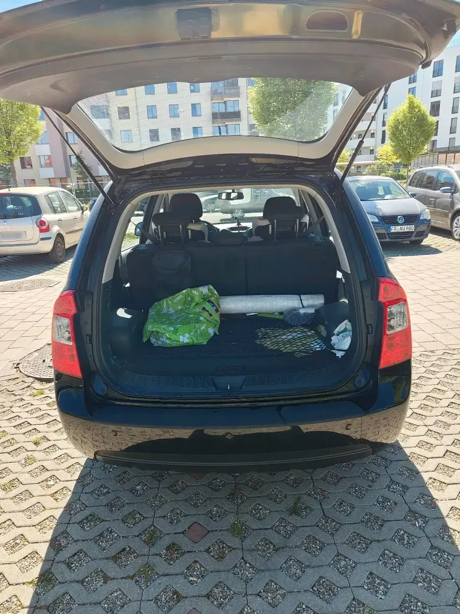 Gebraucht Kia Carens LX 144 PS (105 kW) 2008 Schwarz Van / Kleinbus