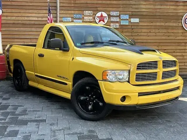 Usado Dodge Ram 345 HP (253 kW) 2004 Amarelo Pickup
