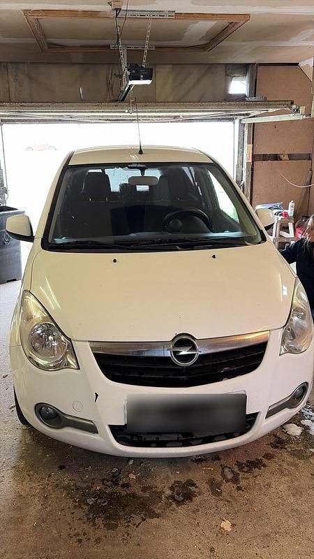 Gebraucht Opel Agila 63 PS (46 kW) 2010 Weiß Kleinwagen
