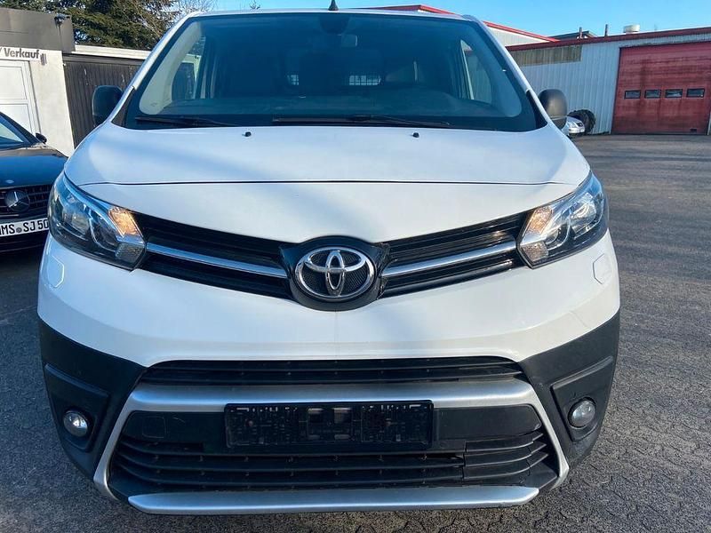 Gebraucht Toyota Proace 120 PS (88 kW) 2019 Weiß Van / Kleinbus