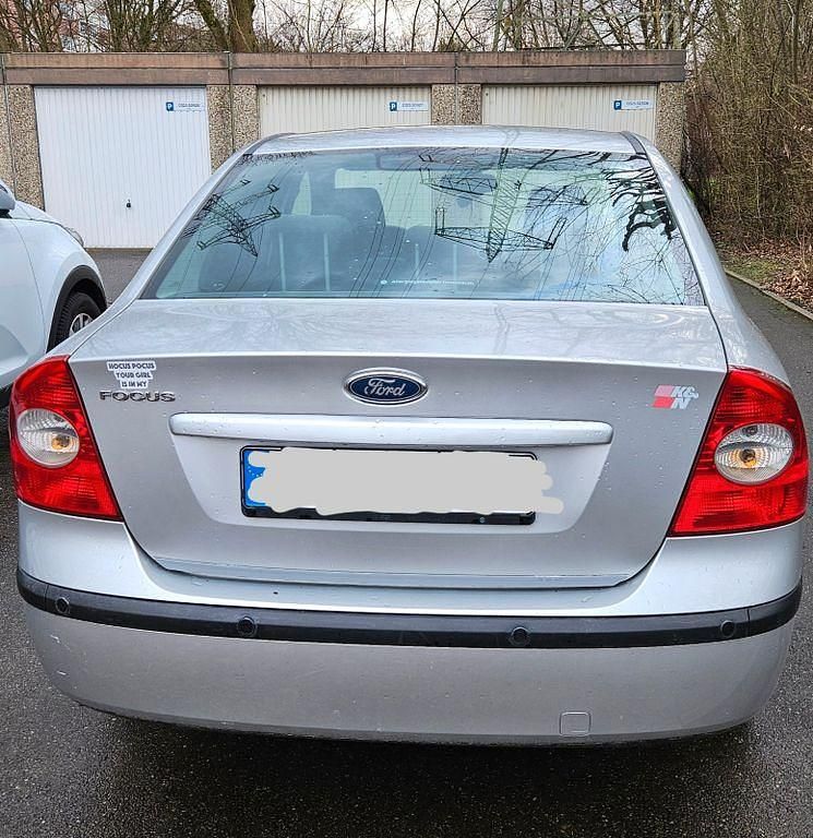 Gebraucht Ford Focus Ghia 101 PS (74 kW) 2006 Silber Limousine