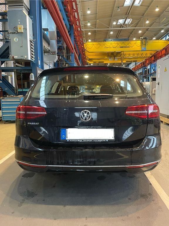 Gebraucht VW Passat Highline 150 PS (110 kW) 2019 Schwarz Kombi