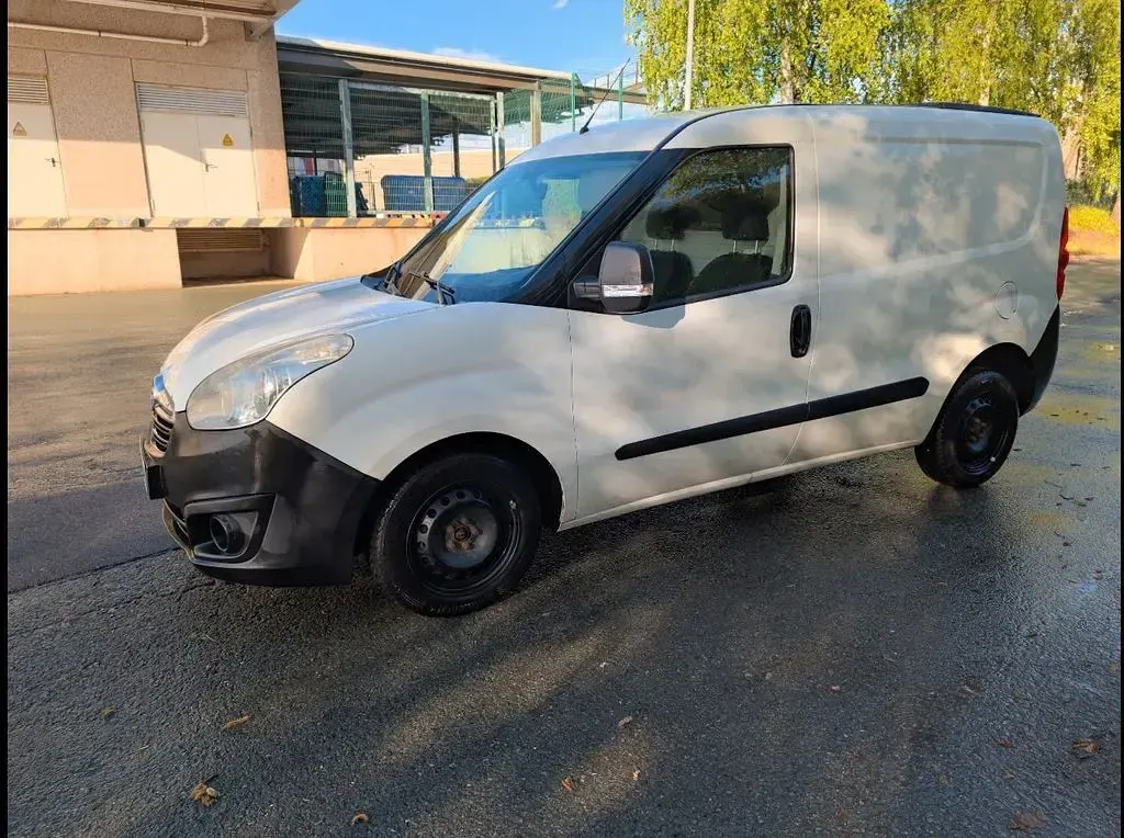 Gebraucht Opel Combo 90 PS (66 kW) 2013 Weiß Van / Kleinbus