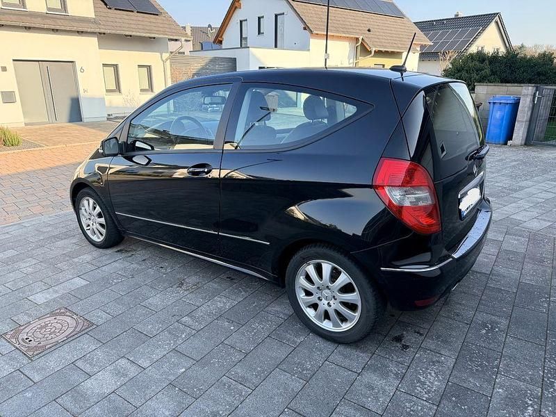 Gebraucht Mercedes A150 95 PS (69 kW) 2009 Schwarz Limousine