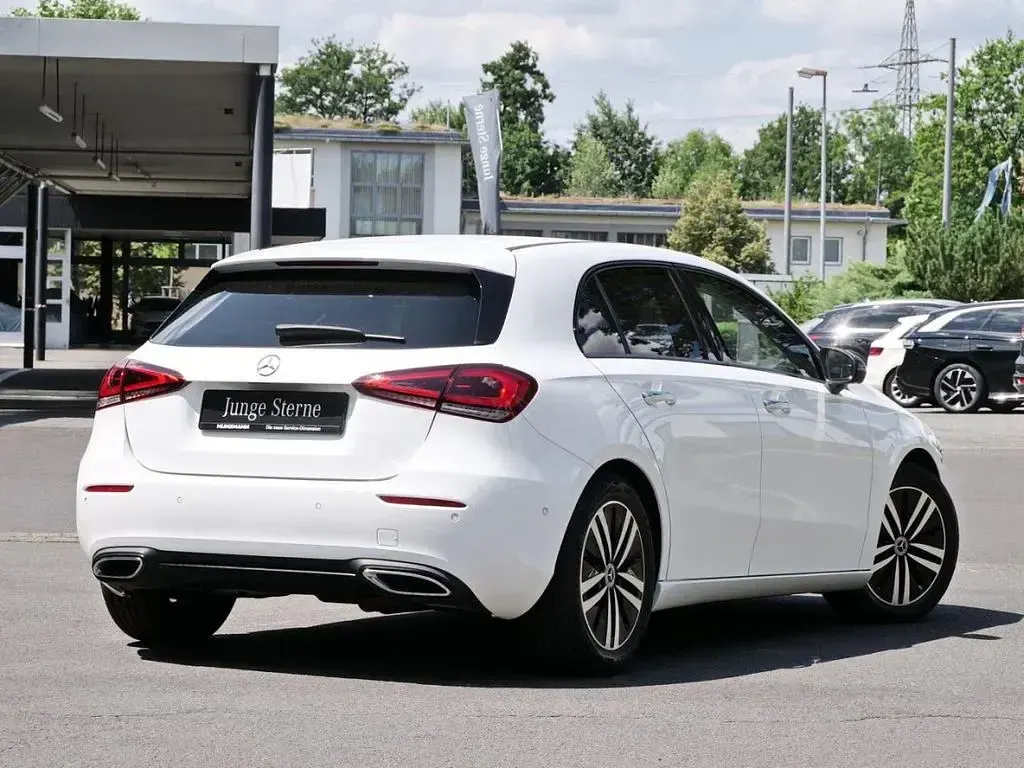 Gebraucht Mercedes A220 Progressive 190 PS (139 kW) 2022 Unilack polarweiß Limousine