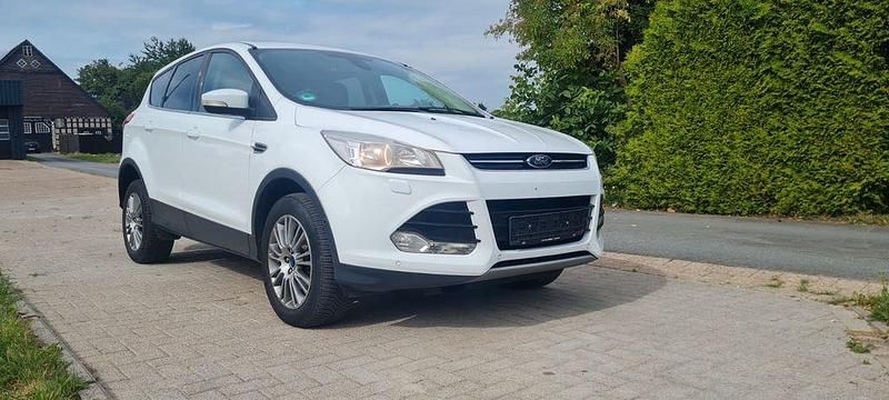 Weiß Gebraucht 2013 Ford Kuga Titanium SUV | 10.800 € (Fairer Preis) - Bild 1/4