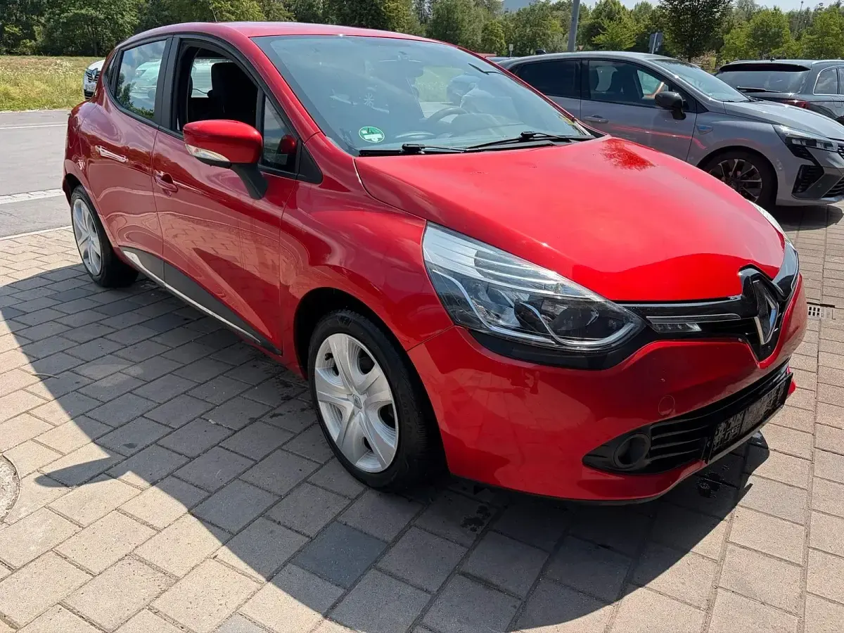 Gebraucht Renault Clio 75 PS (55 kW) 2014 Rot Kleinwagen