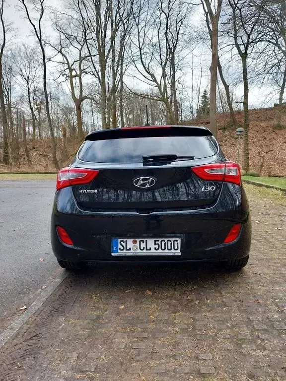 Gebraucht Hyundai i30 Passion 110 PS (80 kW) 2016 Schwarz Limousine