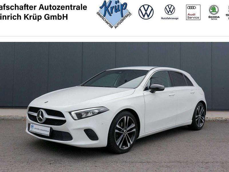 Weiß Gebraucht 2019 Mercedes A180 Edition 1 Limousine | 22.850 € (Fairer Preis) - Bild 1/3