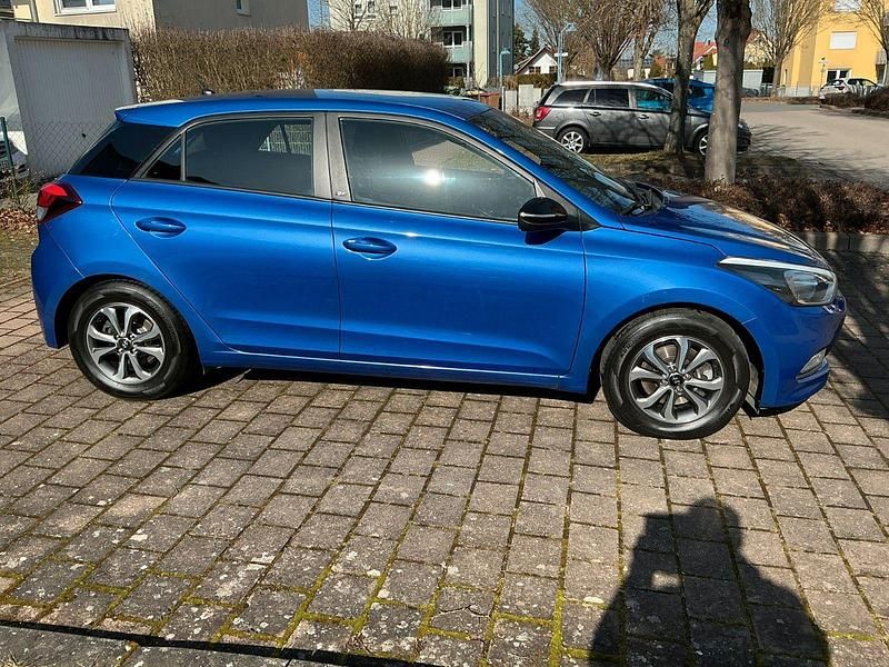 Gebraucht Hyundai i20 GO! 75 PS (55 kW) 2019 Blau Kleinwagen