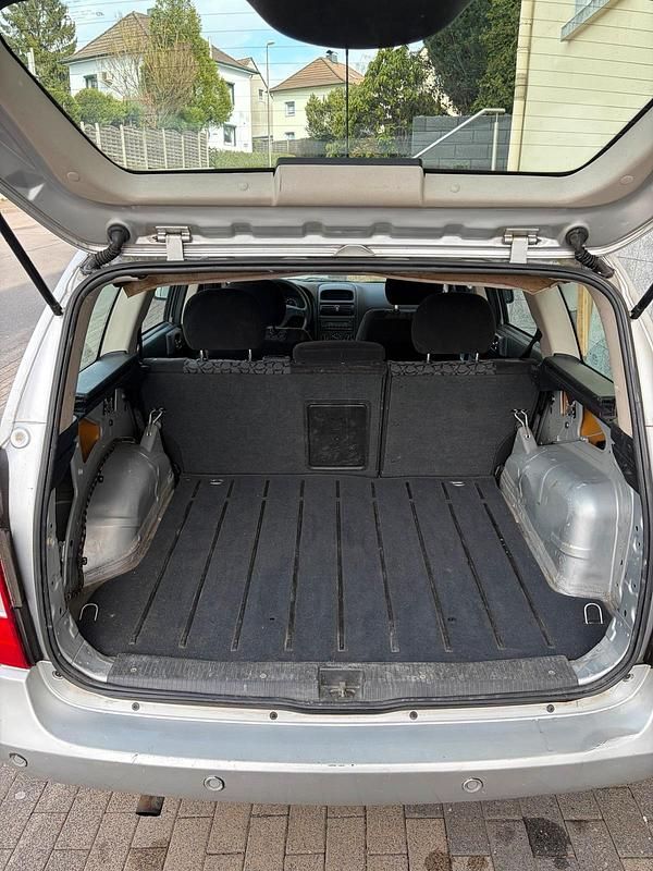 Second-hand Opel Astra 101 CP (74 kW) 2000 Argintiu Break