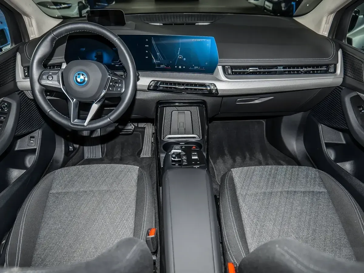 Gebraucht BMW 230e Active Tourer Luxury Line 326 PS (239 kW) 2025 Schwarz Van / Kleinbus
