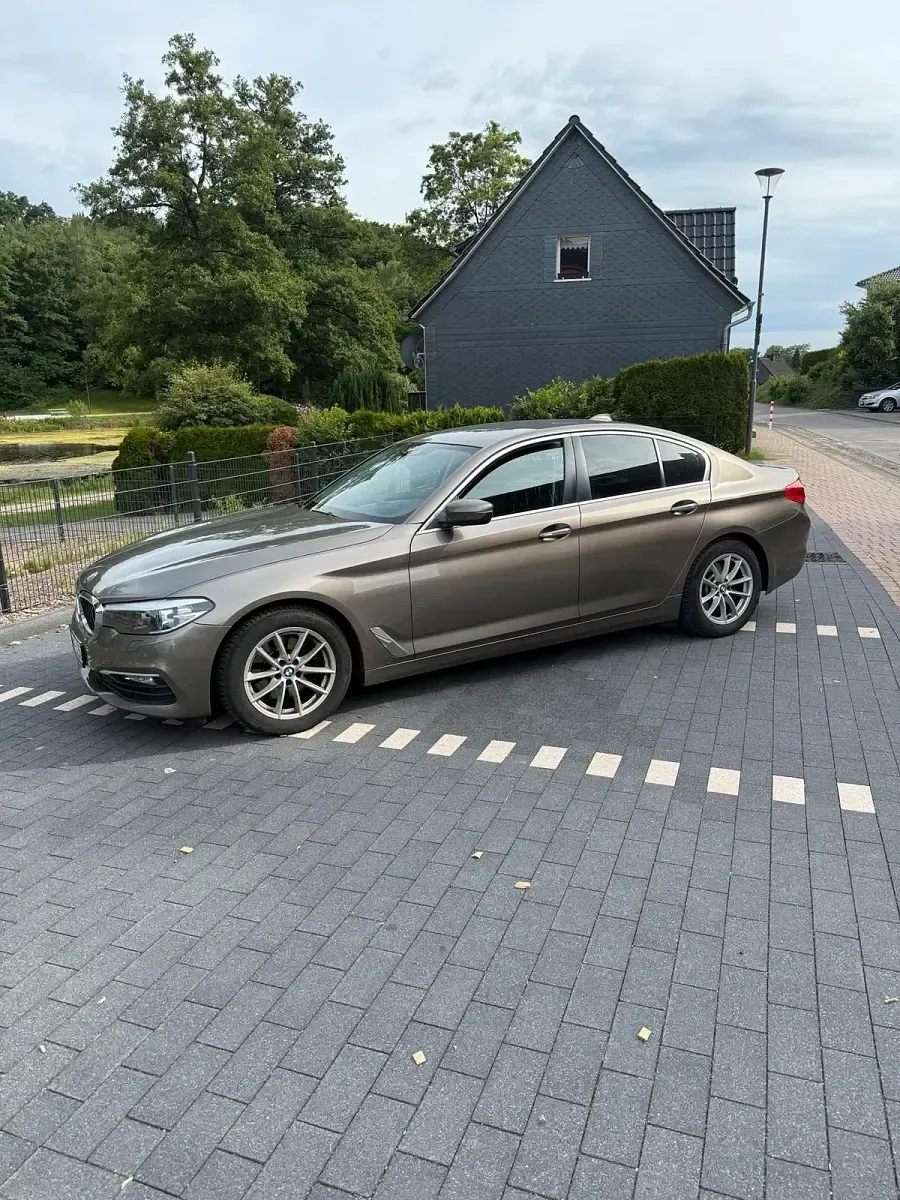 Gebraucht BMW 520 190 PS (139 kW) 2017 Beige Limousine