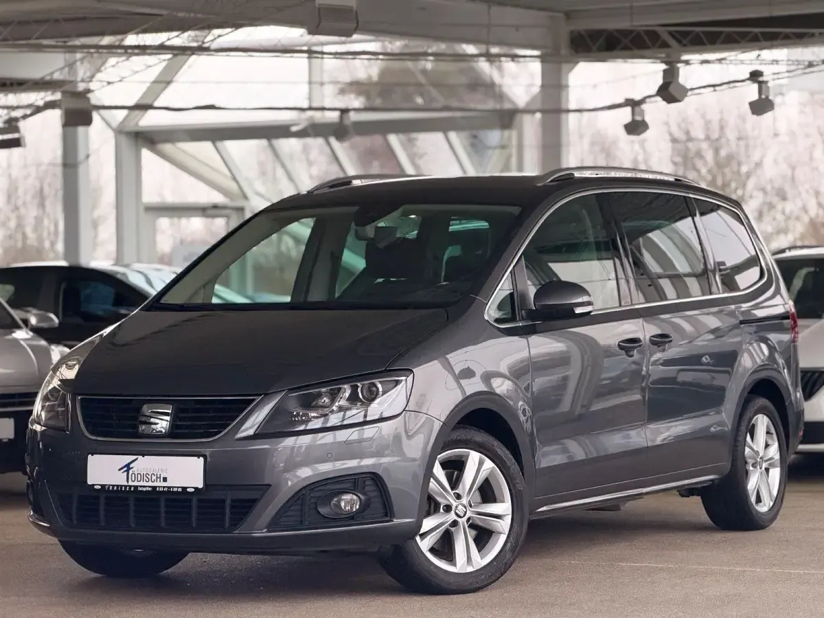 Gebraucht Seat Alhambra XCELLENCE 150 PS (110 kW) 2022 Grau Van / Kleinbus