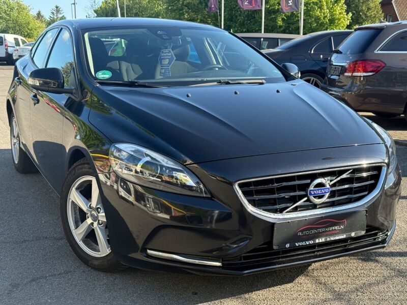 Schwarz Gebraucht 2014 Volvo V40 You! Kombi | 7.790 € (Fairer Preis) - Bild 1/4