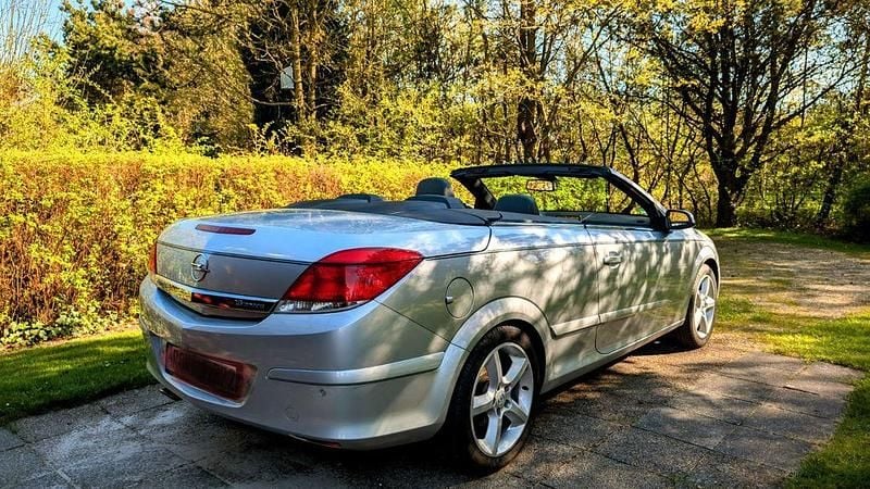 Silber Gebraucht 2006 Opel Astra Cabriolet Edition Cabrio | 3.800 € (Etwas zu teuer) - Bild 1/4