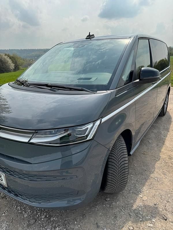 Second-hand VW Multivan Style 204 CP (150 kW) 2022 Gri Monovolum