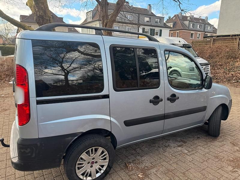 Gebraucht Fiat Doblò 70 PS (51 kW) 2009 Blau Van / Kleinbus