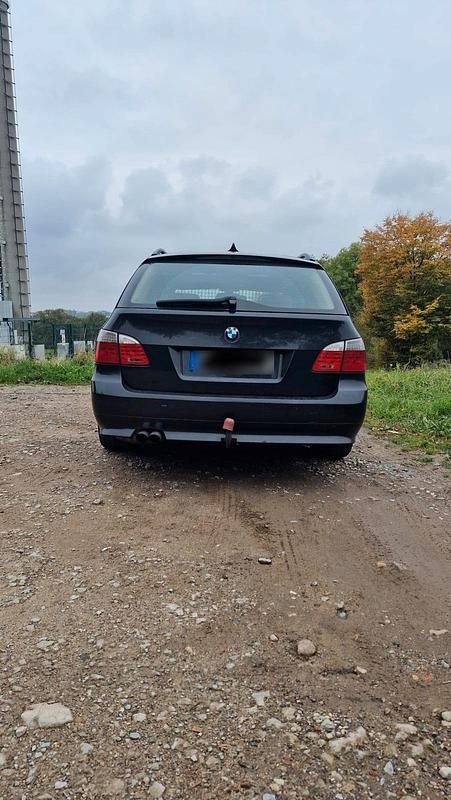 Gebraucht BMW 530 235 PS (172 kW) 2008 Schwarz Kombi