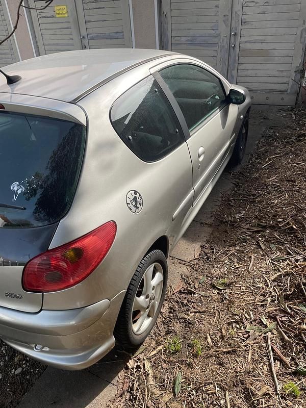 Gebraucht Peugeot 206 72 PS (52 kW) 2005 Silber Kleinwagen