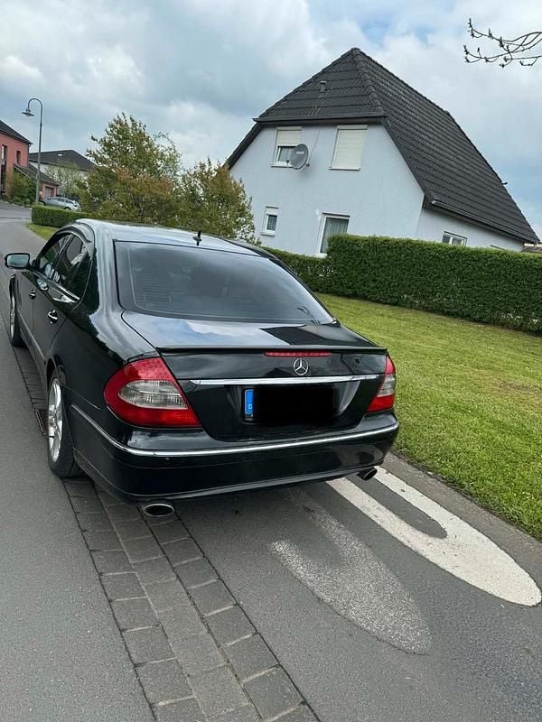 Gebraucht Mercedes E320 224 PS (164 kW) 2008 Schwarz Limousine