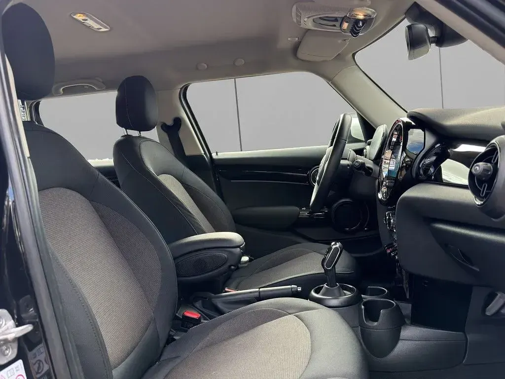 Occasion Mini Cooper Essential 136 ch (100 kW) 2023 Noir Citadine