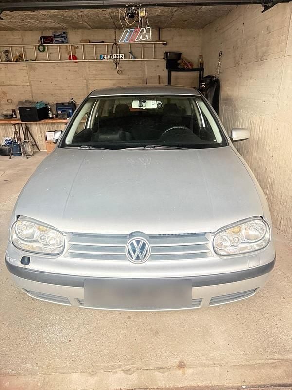 Gebraucht VW Golf IV 104 PS (76 kW) 2002 Silber Kleinwagen