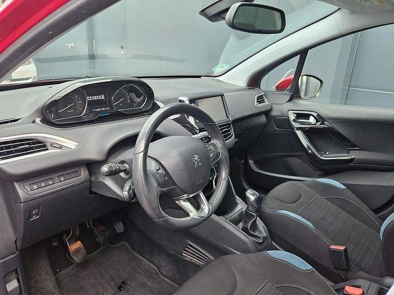 Gebraucht Peugeot 208 Allure 110 PS (80 kW) 2015 Rot Kleinwagen