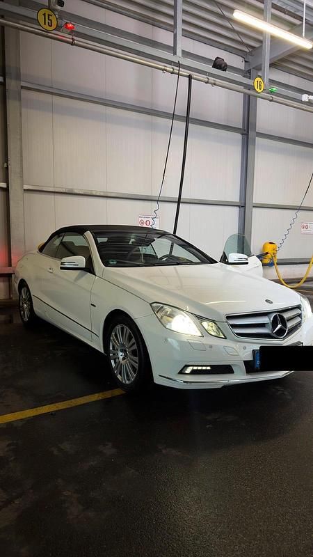 Gebraucht Mercedes E200 184 PS (135 kW) 2010 Weiß Cabrio
