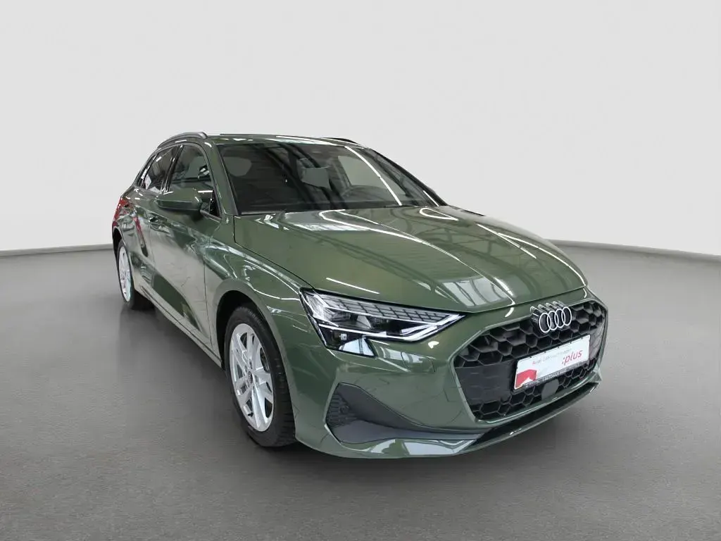 Gebraucht Audi A3 204 PS (150 kW) 2025 Grün (distriktgrün) Limousine