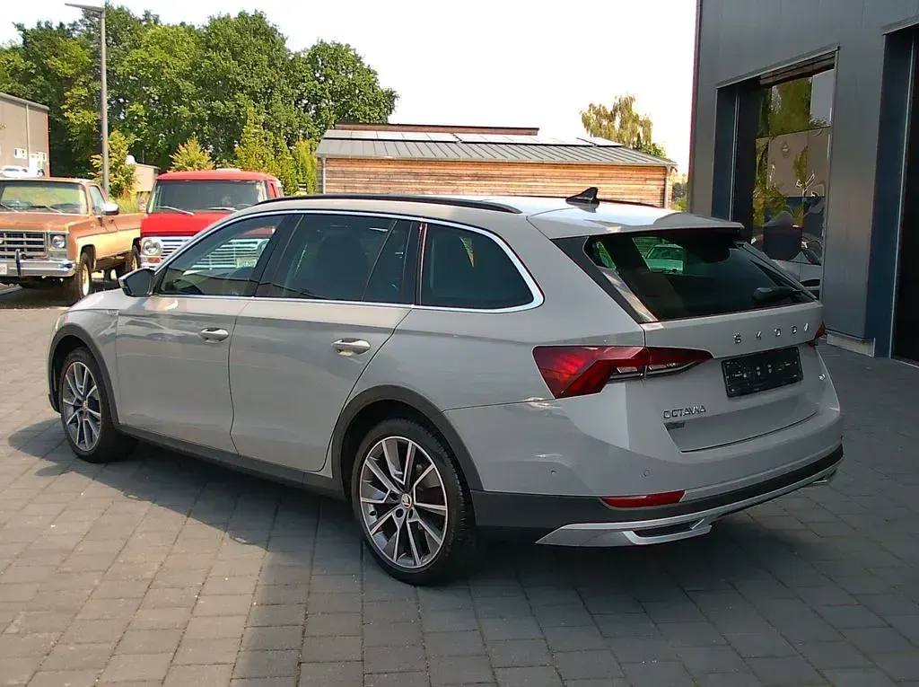 Gebraucht Skoda Octavia Scout 4x4 200 PS (147 kW) 2021 Grau Kombi
