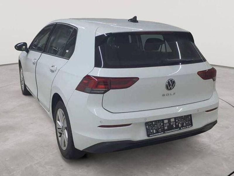 Gebraucht VW Golf VIII Life 131 PS (96 kW) 2022 Pure white Limousine