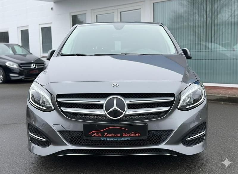 Gebraucht Mercedes B200 Style 156 PS (114 kW) 2017 Grau Van / Kleinbus