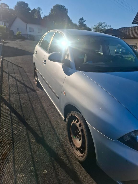 Silber Gebraucht 2006 Seat Ibiza Comfort Limousine | 1.500 € (Guter Preis) - Bild 1/4