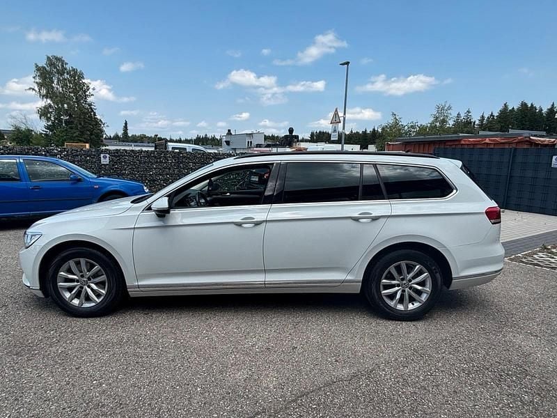 Weiß Gebraucht 2019 VW Passat Kombi | 19.500 € (Guter Preis) - Bild 1/4