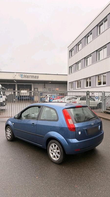 Gebraucht Ford Fiesta 70 PS (51 kW) 2005 Blau Kleinwagen