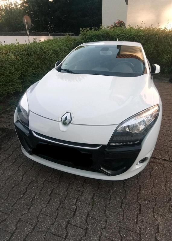 Weiß Gebraucht 2012 Renault Mégane III Coupé | 3.000 € - Bild 1/4