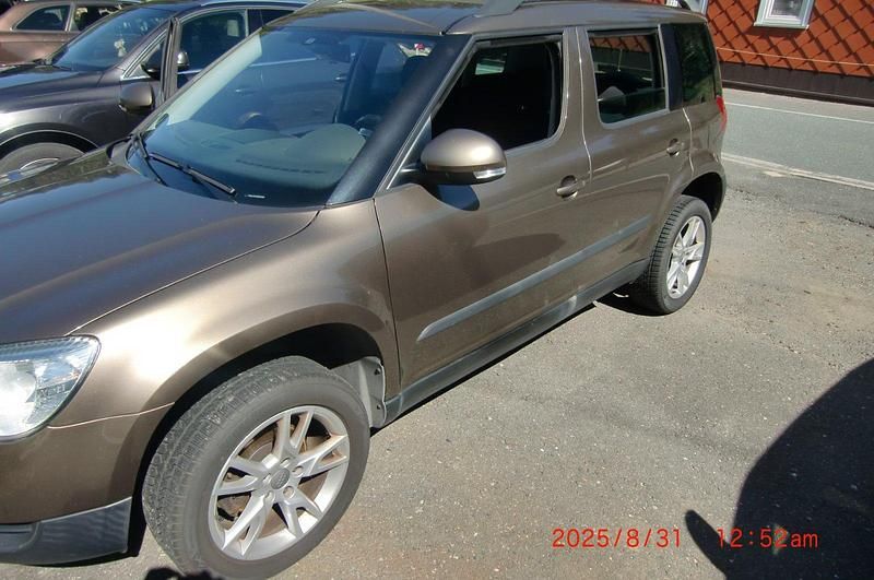 Braun Gebraucht 2011 Skoda Yeti SUV | 4.295 € (Guter Preis) - Bild 1/4