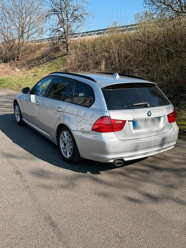 Używany BMW 320 184 KM (135 kW) 2010 Srebrny Kombi