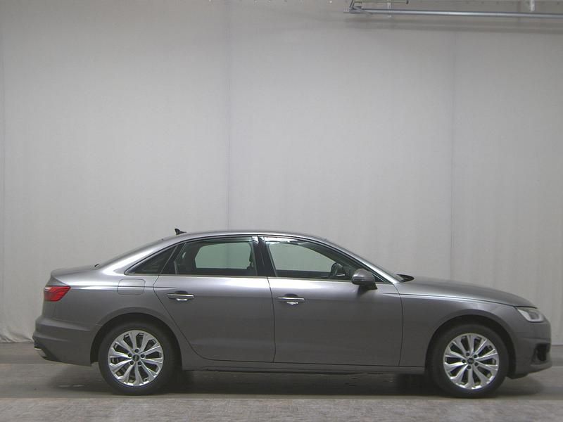 Grau Gebraucht 2022 Audi A4 Basis Limousine | 20.880 € (Guter Preis) - Bild 1/4