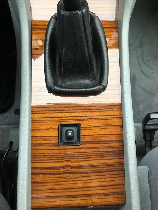 Gebraucht Mercedes E230 132 PS (97 kW) 1989 Rot Limousine