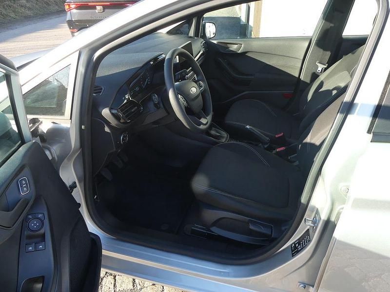 Gebraucht Ford Fiesta Cool & Connect 75 PS (55 kW) 2022 Silber Kleinwagen