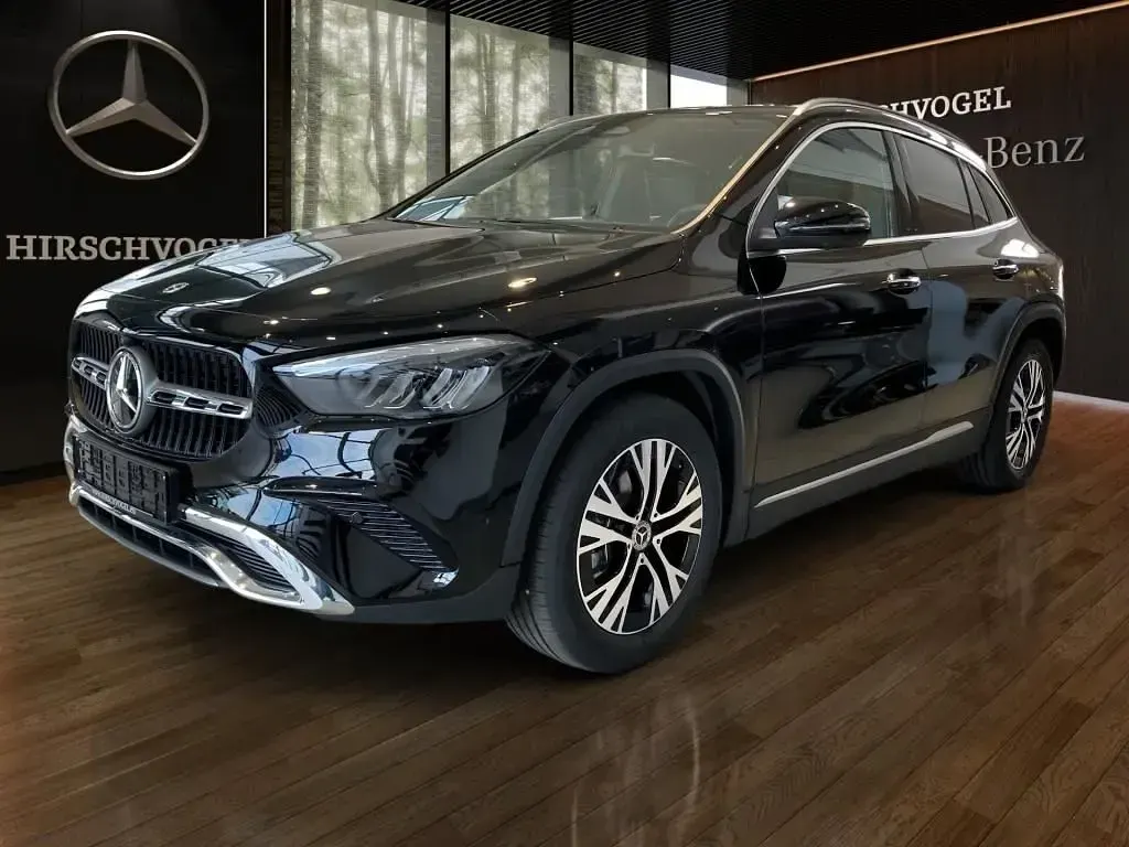 Gebraucht Mercedes GLA200 Progressive 163 PS (119 kW) 2025 Nachtschwarz SUV