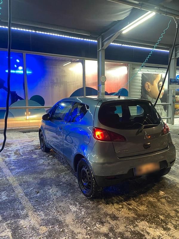 Second-hand Mitsubishi Colt Top 55 CP (40 kW) 2011 Albastru Hatchback