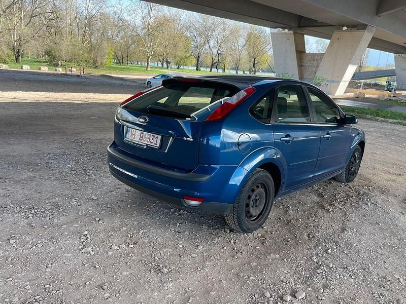 Second-hand Ford Focus 110 CP (80 kW) 2007 Albastru Berlinǎ