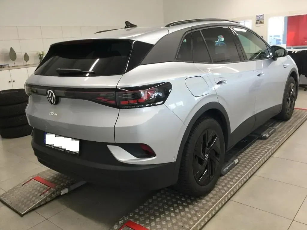 Gebraucht VW ID.4 Pro Performance 150 kW (204 PS) 2023 Scale silver metallic SUV