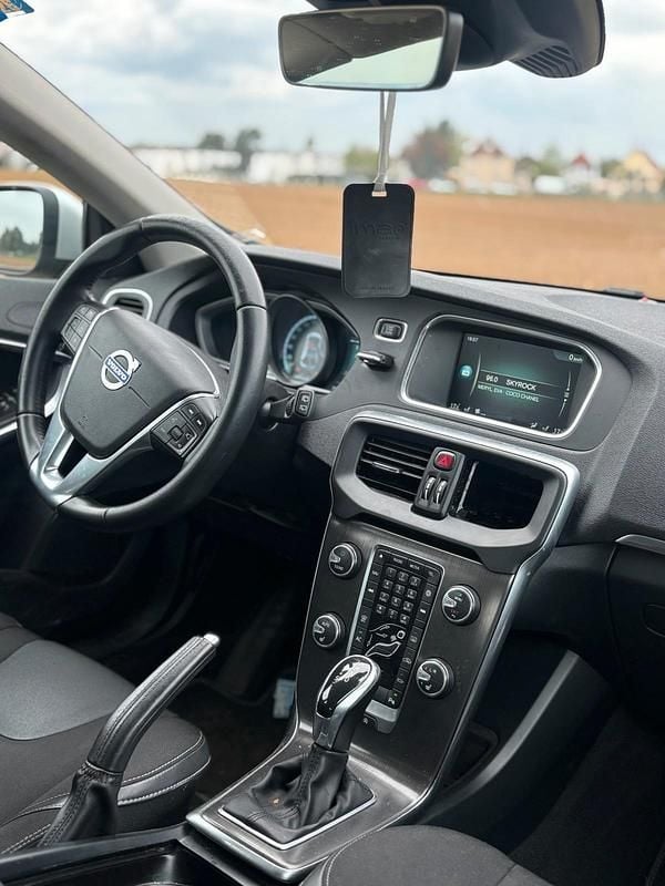 Gebraucht Volvo V40 190 PS (139 kW) 2015 Schwarz Kleinwagen